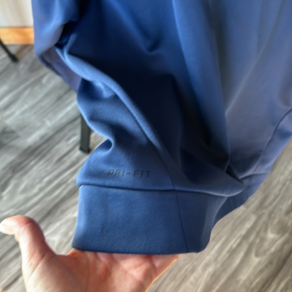 Nike Drifit 1/4 zip - Picture 5 of 6